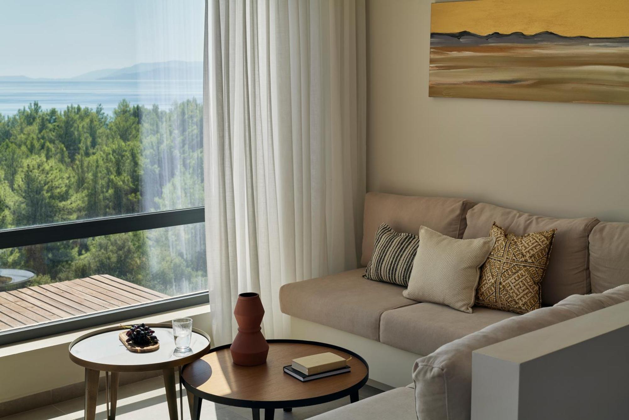 Celestial All Suites Afrato Bilik gambar